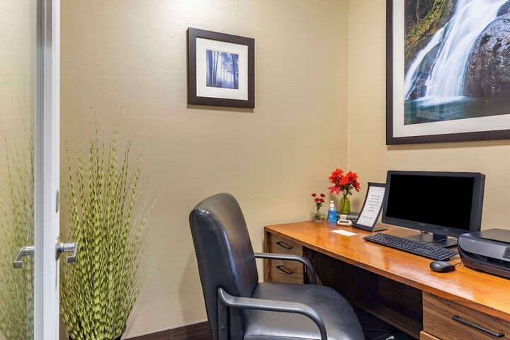 Business Center 42 of 47