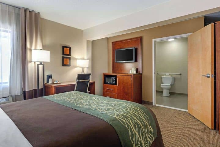 Room 9 of 47